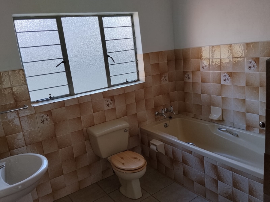 To Let 3 Bedroom Property for Rent in Oos Einde North West